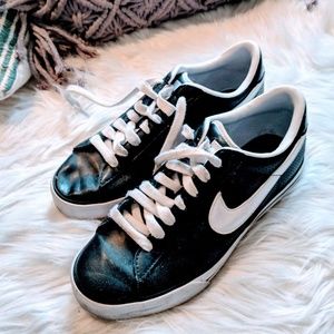 Black Fashion Nikes Sz 8